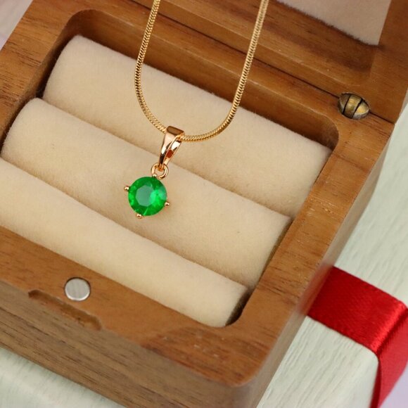 "Elegant Green Round Pendant in Gold Plating Minimal Charm, XPPT1831 - Picture 2 of 13